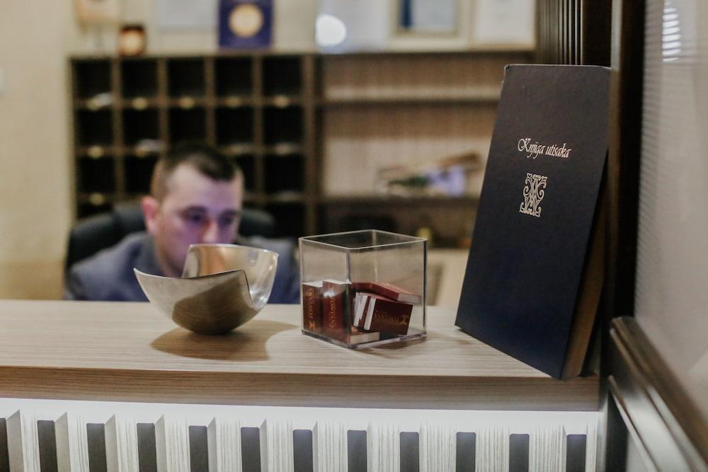 Отель Fontana 3*