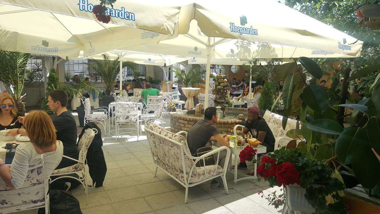 Отель Fontana 3*